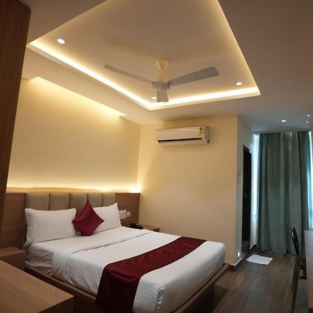 Hotel Sunrise Hospitality Vijayawāda Esterno foto