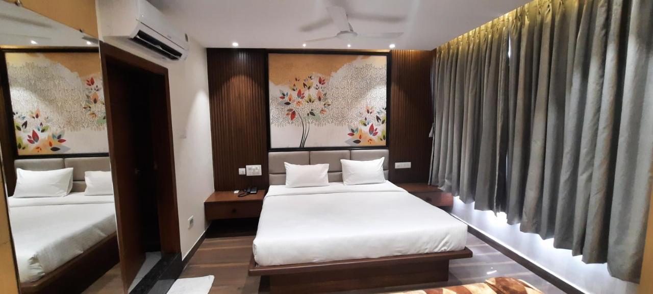 Hotel Sunrise Hospitality Vijayawāda Esterno foto