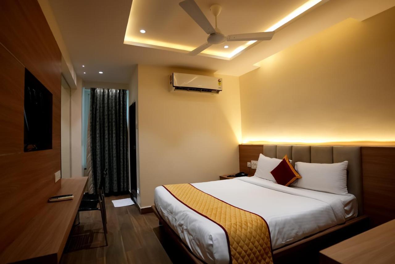 Hotel Sunrise Hospitality Vijayawāda Esterno foto