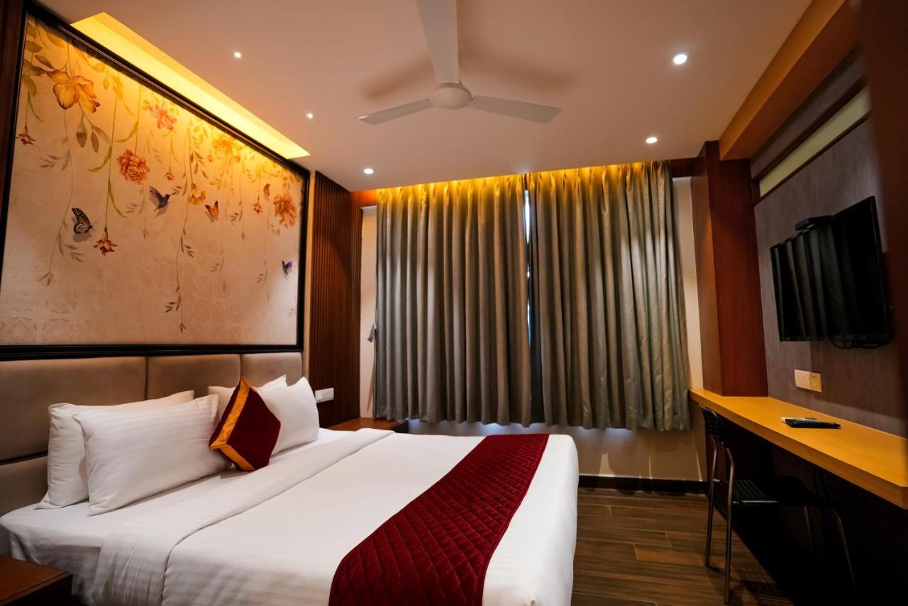Hotel Sunrise Hospitality Vijayawāda Esterno foto