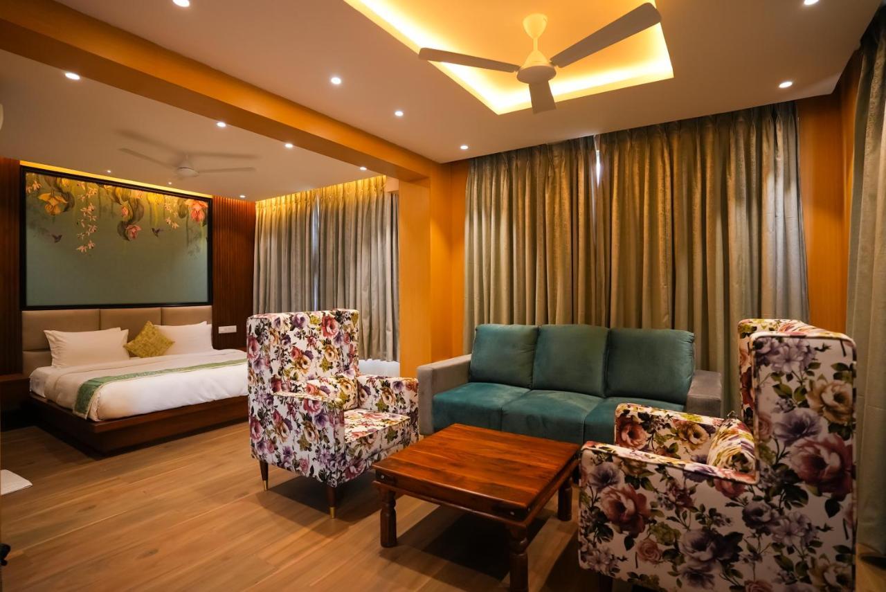 Hotel Sunrise Hospitality Vijayawāda Esterno foto
