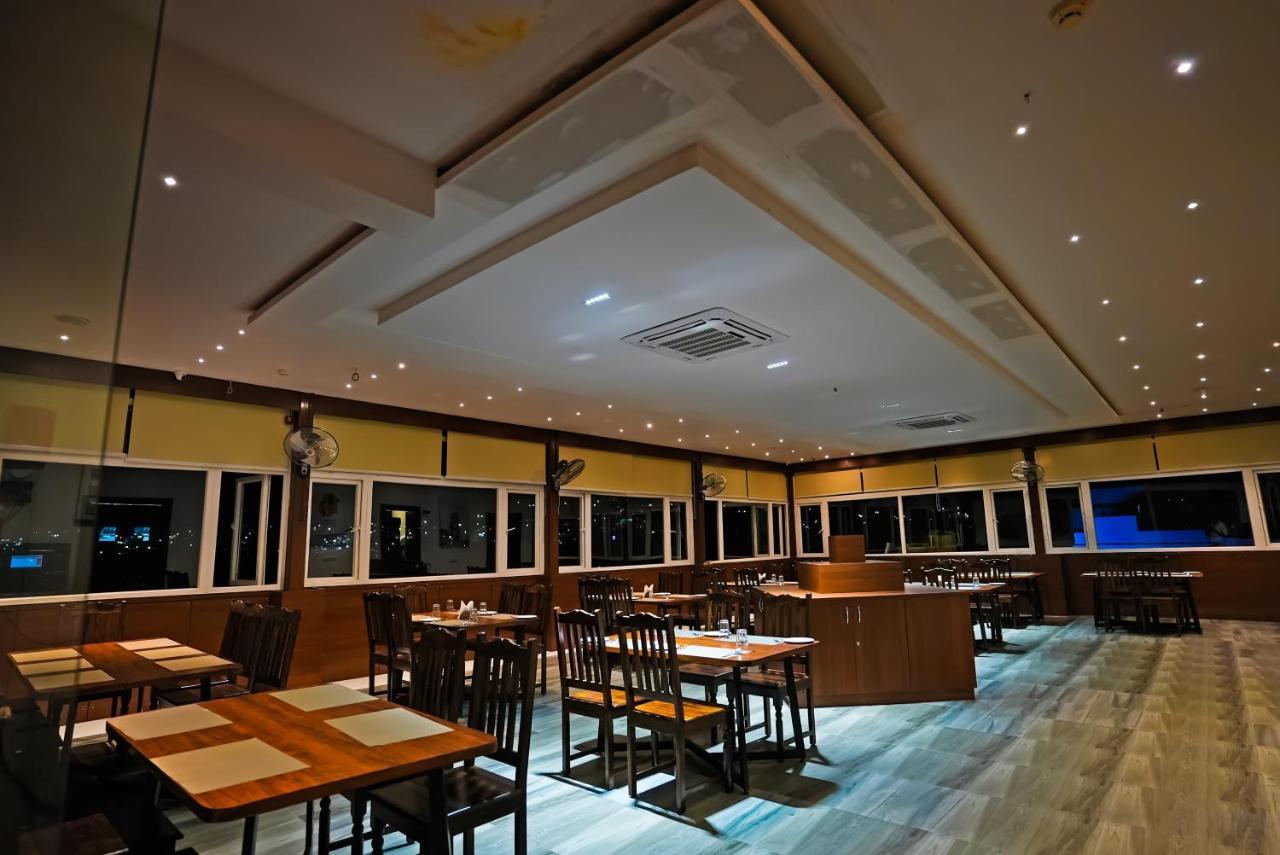 Hotel Sunrise Hospitality Vijayawāda Esterno foto