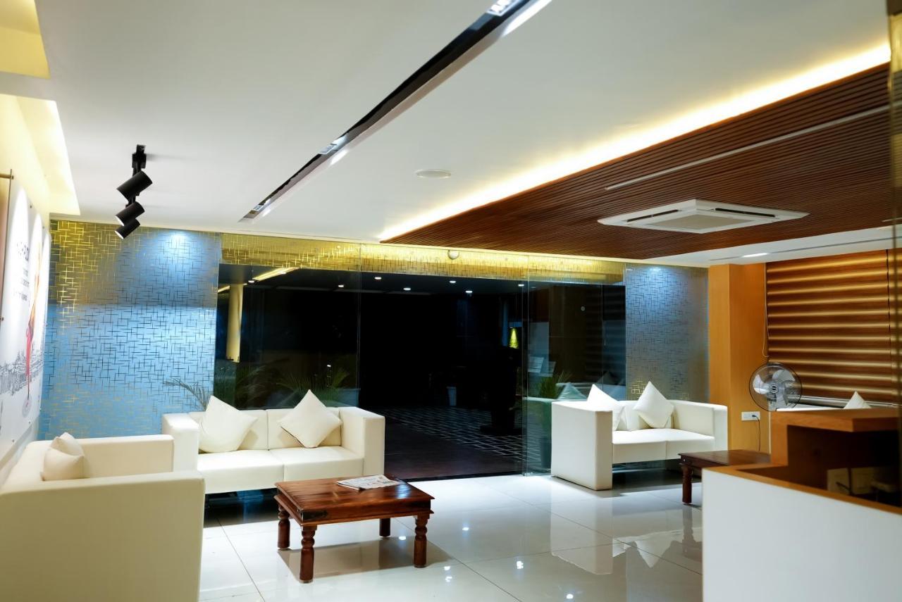 Hotel Sunrise Hospitality Vijayawāda Esterno foto