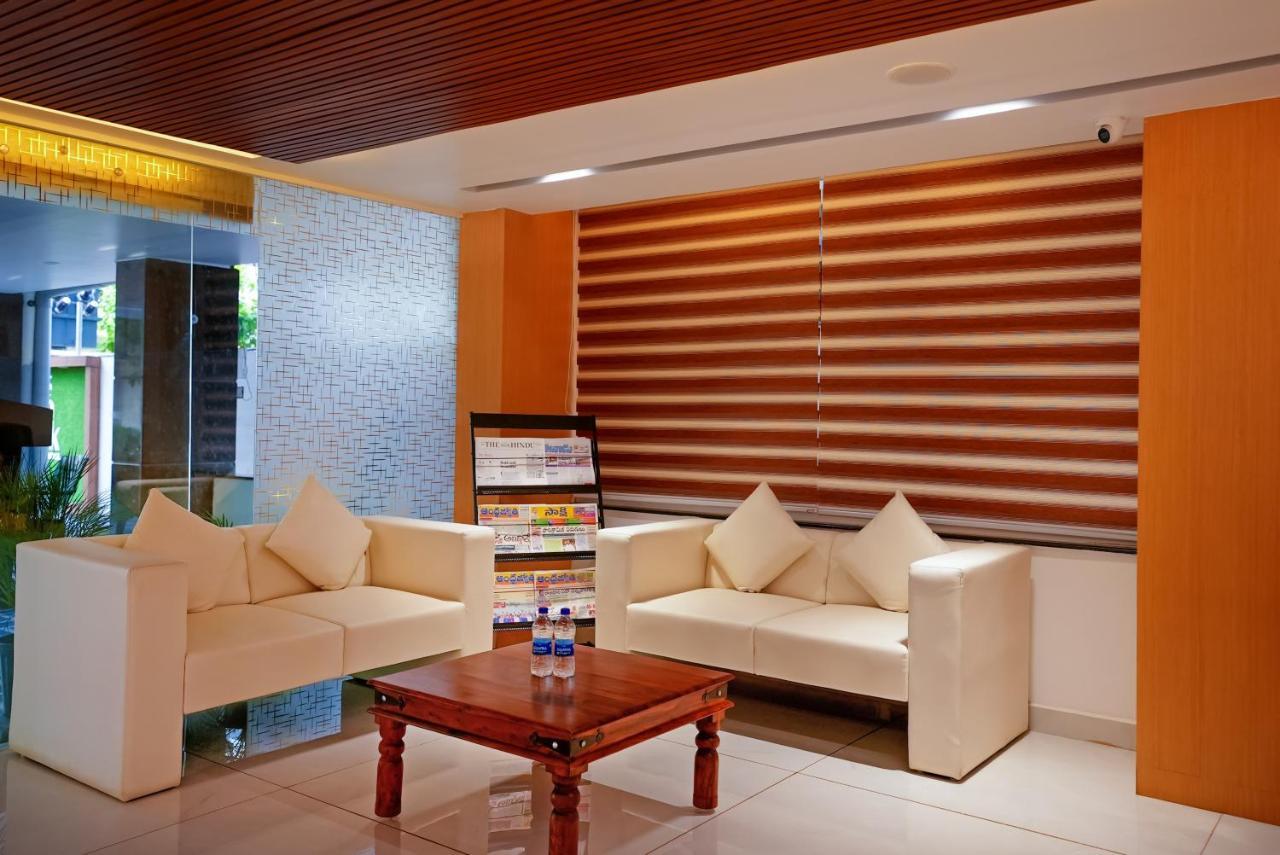 Hotel Sunrise Hospitality Vijayawāda Esterno foto