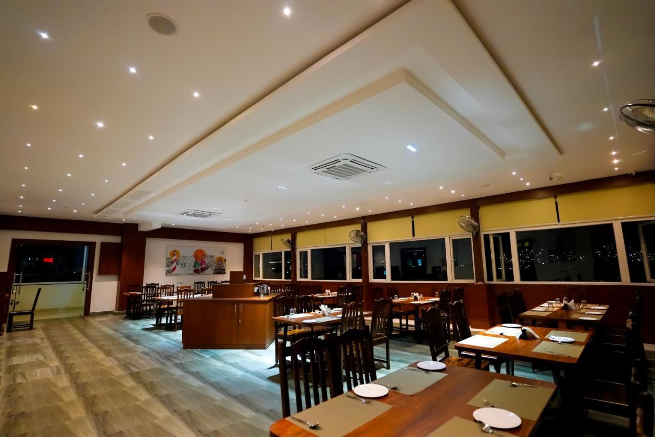 Hotel Sunrise Hospitality Vijayawāda Esterno foto