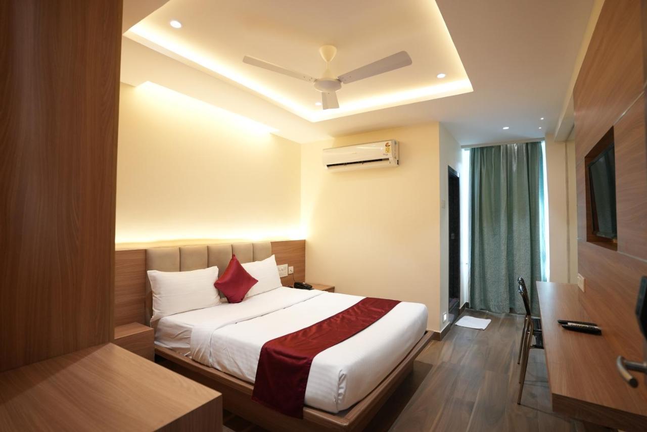 Hotel Sunrise Hospitality Vijayawāda Esterno foto