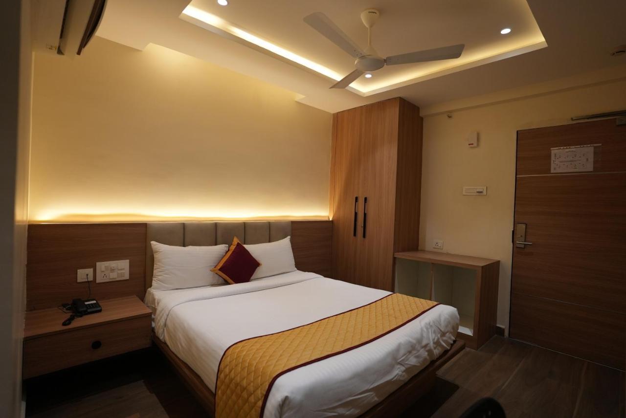 Hotel Sunrise Hospitality Vijayawāda Esterno foto
