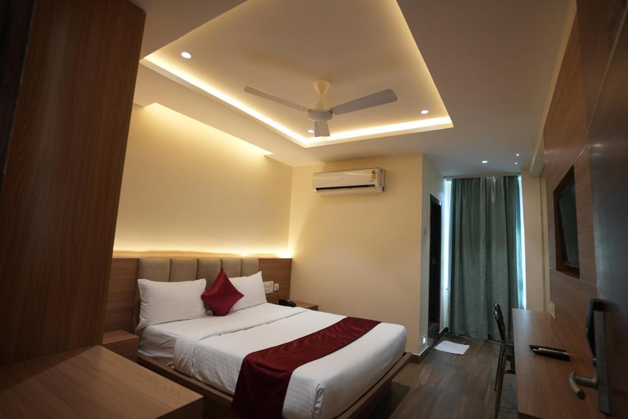 Hotel Sunrise Hospitality Vijayawāda Esterno foto